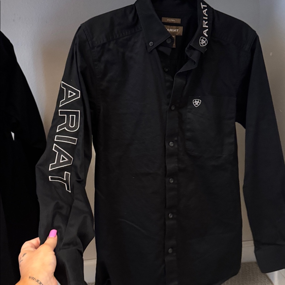 Ariat Black Long-Sleeve Button-Down Shirt with Logo Sleeve